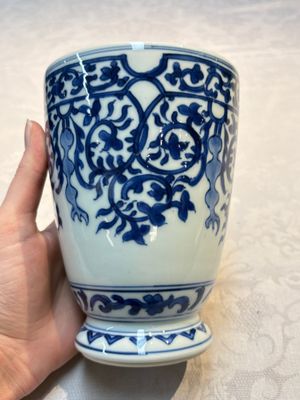 A Chinese blue and white beaker after a European silver model, lingzhi mark, Kangxi — photo 1