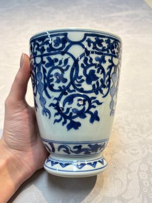 A Chinese blue and white beaker after a European silver model, lingzhi mark, Kangxi — photo 3