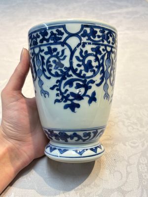 A Chinese blue and white beaker after a European silver model, lingzhi mark, Kangxi — photo 7