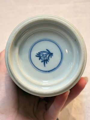 A Chinese blue and white beaker after a European silver model, lingzhi mark, Kangxi — photo 10
