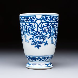 A Chinese blue and white beaker after a European silver model, lingzhi mark, Kangxi — photo 2
