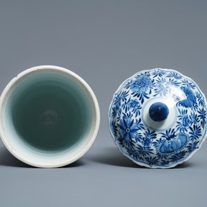 A Chinese blue and white beaker with cover, Kangxi — photo 5