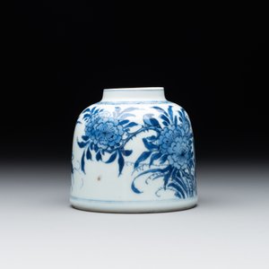 A Chinese blue and white bell-shaped water pot with birds among flowering branches, Kangxi — photo 4