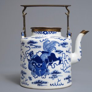 A Chinese blue and white Bencharong style teapot for the Thai market, 19th C. — 照片 4