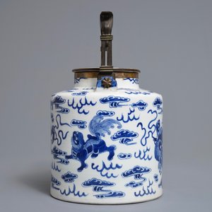 A Chinese blue and white Bencharong style teapot for the Thai market, 19th C. — 照片 5
