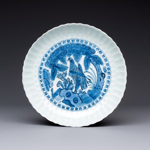 A Chinese blue and white 'Bird of Prey' plate, Wanli — photo 1