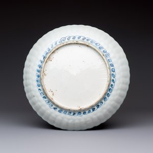 A Chinese blue and white 'Bird of Prey' plate, Wanli — photo 2