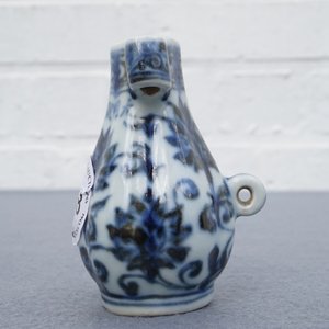 A Chinese blue and white birdfeeder shaped as an arrow vase, Xuande mark, Ming or later — photo 9