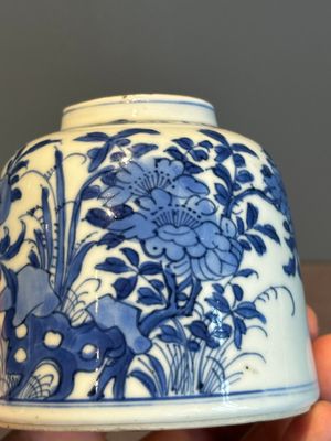 A Chinese blue and white bell-shaped water pot with birds among flowering branches, Kangxi — foto 10