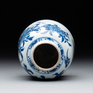 A Chinese blue and white bell-shaped water pot with birds among flowering branches, Kangxi — foto 5