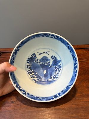 A Chinese blue and white 'birds among flowering branches' bowl, Shen De Tang Bo Gu Zhi 慎德堂博古製 mark, Kangxi — photo 5