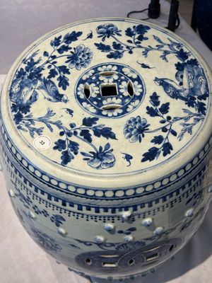 A Chinese blue and white 'birds among flowering branches' garden seat, 19th C. — 照片 5