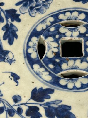 A Chinese blue and white 'birds among flowering branches' garden seat, 19th C. — 照片 7
