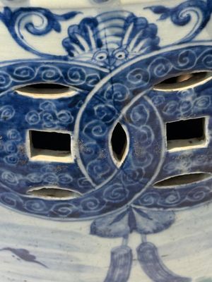 A Chinese blue and white 'birds among flowering branches' garden seat, 19th C. — 照片 9