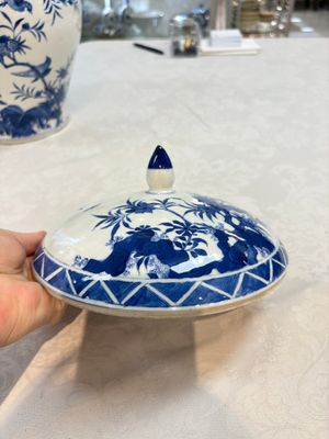 A Chinese blue and white 'birds among flowering branches' vase and cover, 19th C. — photo 12