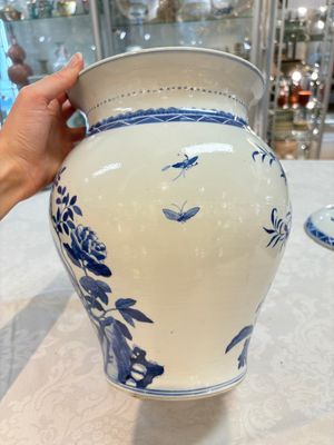 A Chinese blue and white 'birds among flowering branches' vase and cover, 19th C. — photo 3