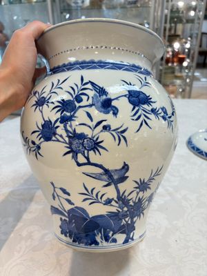 A Chinese blue and white 'birds among flowering branches' vase and cover, 19th C. — photo 5