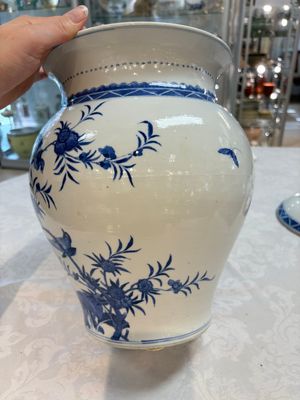 A Chinese blue and white 'birds among flowering branches' vase and cover, 19th C. — photo 6