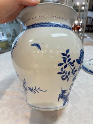A Chinese blue and white 'birds among flowering branches' vase and cover, 19th C. — photo 7