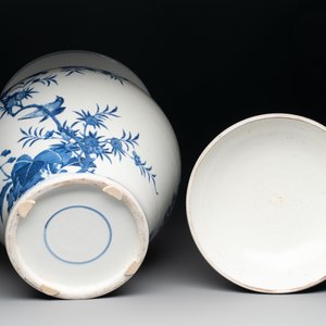 A Chinese blue and white 'birds among flowering branches' vase and cover, 19th C. — photo 6