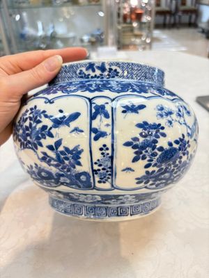 A Chinese blue and white 'birds among flowering branches' vase, Kangxi mark, 19th C. — foto 7