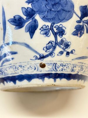 A Chinese blue and white 'birds among flowers' vase and cover, Kangxi — photo 19