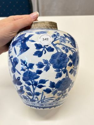 A Chinese blue and white 'birds among flowers' vase and cover, Kangxi — photo 2