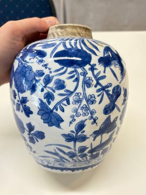 A Chinese blue and white 'birds among flowers' vase and cover, Kangxi — photo 5