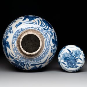 A Chinese blue and white 'birds among flowers' vase and cover, Kangxi — photo 5