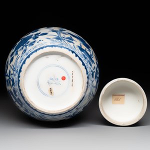 A Chinese blue and white 'birds among flowers' vase and cover, Kangxi — photo 6