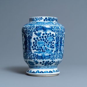 A Chinese blue and white 'birds and butterflies' vase, seal mark, 19th C. — 照片 3