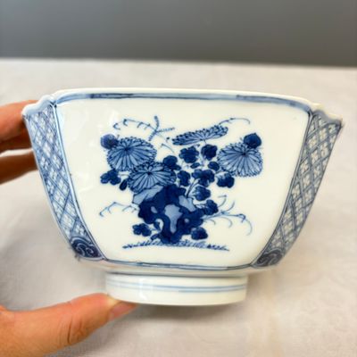 A Chinese blue and white 'Birds and Flowers' square bowl — photo 1