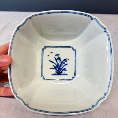 A Chinese blue and white 'Birds and Flowers' square bowl — photo 3