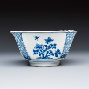 A Chinese blue and white 'Birds and Flowers' square bowl — photo 5