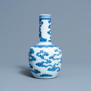A Chinese blue and white 'Bleu de Hue' bottle vase for the Vietnamese market, Kangxi — 照片 4