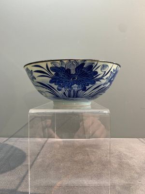 A Chinese blue and white 'Bleu de Hue' bowl for the Vietnamese market, chơi ngọc 玩玉 mark, 19th C. — photo 1