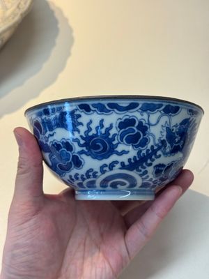 A Chinese blue and white 'Bleu de Hue' bowl for the Vietnamese market, Minh Mạng niên chế 明命年製 mark, ca. 1820-41 — photo 4