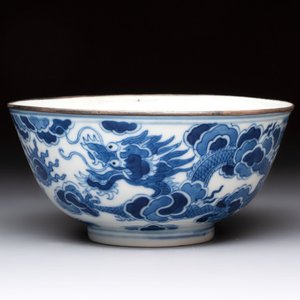 A Chinese blue and white 'Bleu de Hue' bowl for the Vietnamese market, Minh Mạng niên chế 明命年製 mark, ca. 1820-41 — photo 1