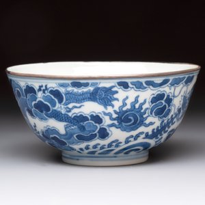 A Chinese blue and white 'Bleu de Hue' bowl for the Vietnamese market, Minh Mạng niên chế 明命年製 mark, ca. 1820-41 — photo 2