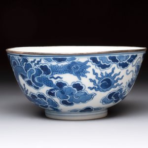 A Chinese blue and white 'Bleu de Hue' bowl for the Vietnamese market, Minh Mạng niên chế 明命年製 mark, ca. 1820-41 — photo 4