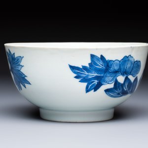 A Chinese blue and white 'Bleu de Hue' bowl from a royal mission for the Vietnamese market, Tân Sửu 辛丑 mark, dated 1841 — photo 4