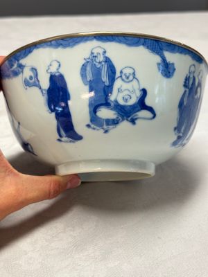 A Chinese blue and white 'Bleu de Hue' bowl with eighteen luohan — photo 4