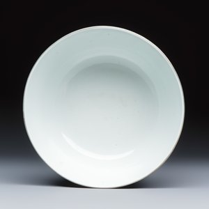 A Chinese blue and white 'Bleu de Hue' bowl with eighteen luohan — photo 7