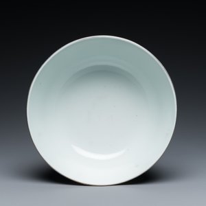 A Chinese blue and white 'Bleu de Hue' bowl with eighteen luohans for the Vietnamese market, Nei Fu mark 內府, 19th C. — 照片 6