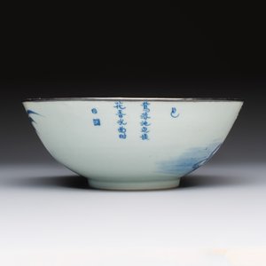 A Chinese blue and white 'Bleu de Hue' bowl with mandarin ducks in a lotus pond and a poem — foto 5