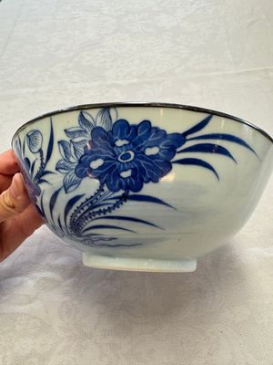 A Chinese blue and white 'Bleu de Hue' bowl with mandarin ducks in a lotus pond and a poem, Ngoan Ngoc 玩玉 mark, 19th C. — 照片 3