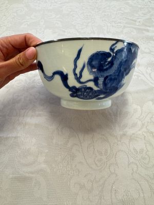 A Chinese blue and white 'Bleu de Hue' bowl with mythical beasts, Nguyen 阮 mark, 19th C. — 照片 3