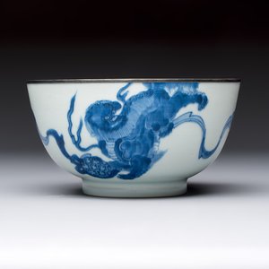 A Chinese blue and white 'Bleu de Hue' bowl with mythical beasts, Nguyen 阮 mark, 19th C. — 照片 1