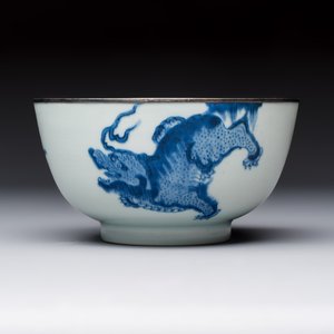 A Chinese blue and white 'Bleu de Hue' bowl with mythical beasts, Nguyen 阮 mark, 19th C. — 照片 3