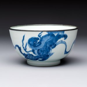 A Chinese blue and white 'Bleu de Hue' bowl with mythical beasts, Nguyen 阮 mark, 19th C. — 照片 5